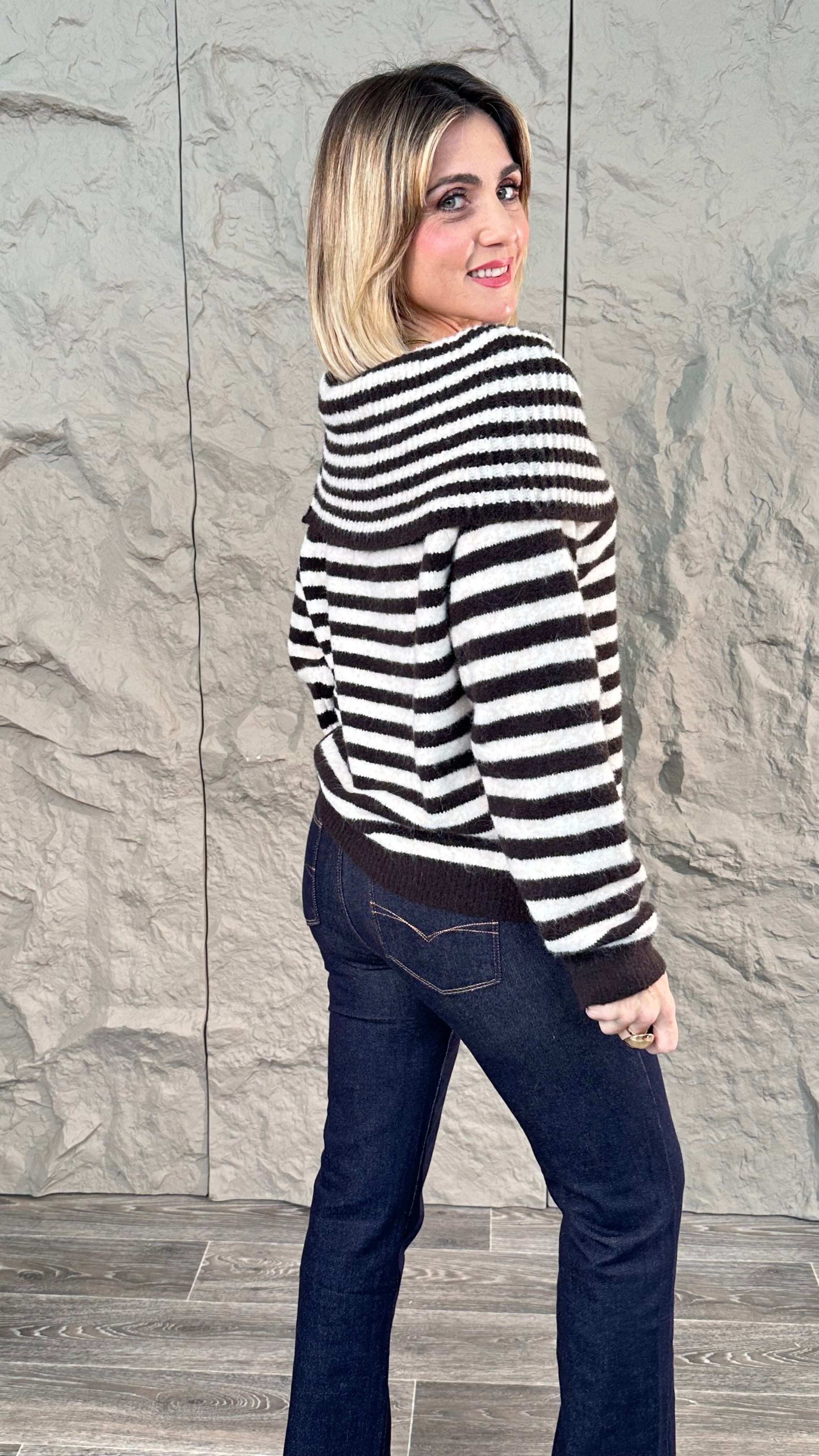 Maglione Scollo a Barca Righe Marrone