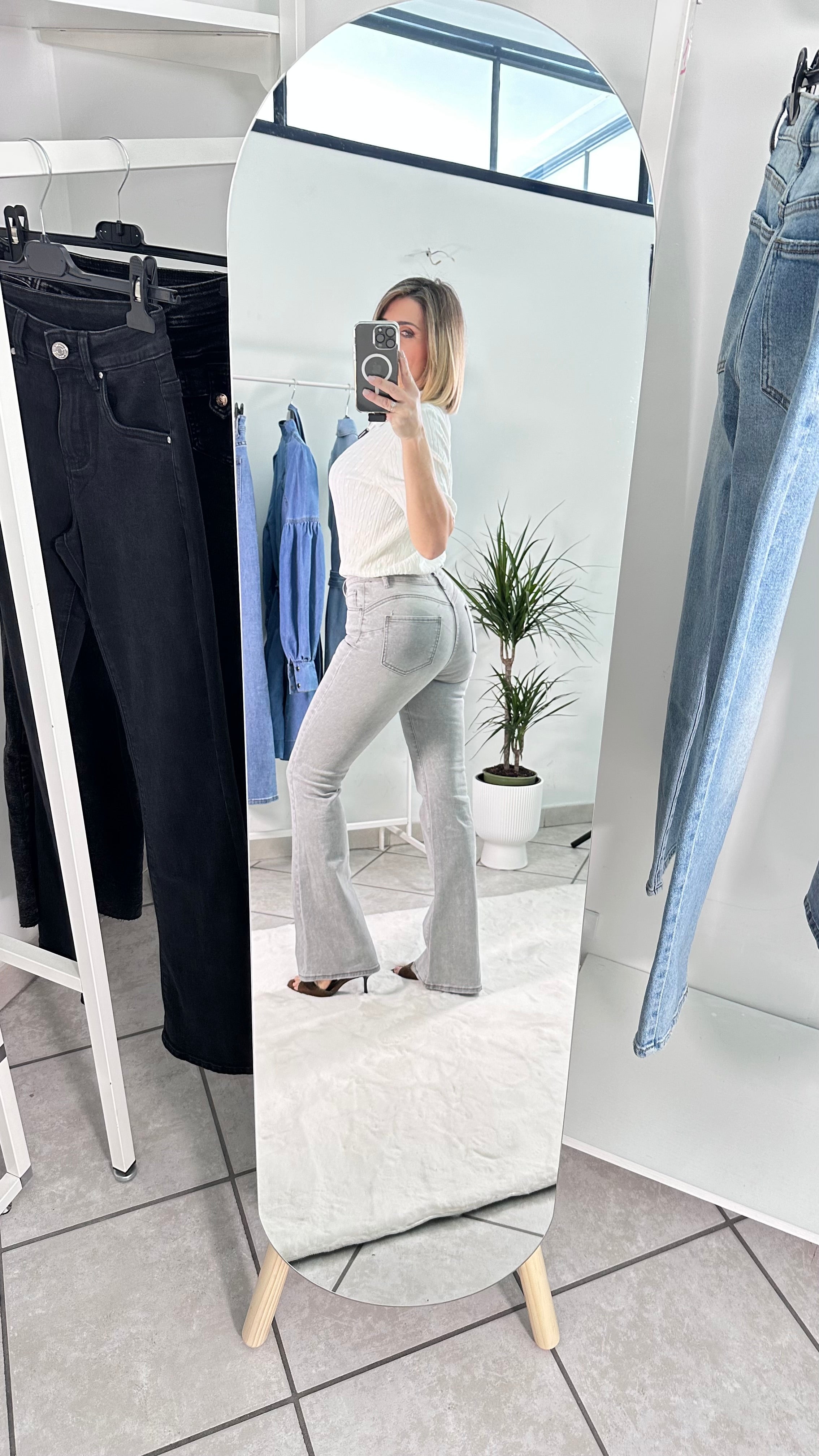 Jeans zampa slanciante push up grigio