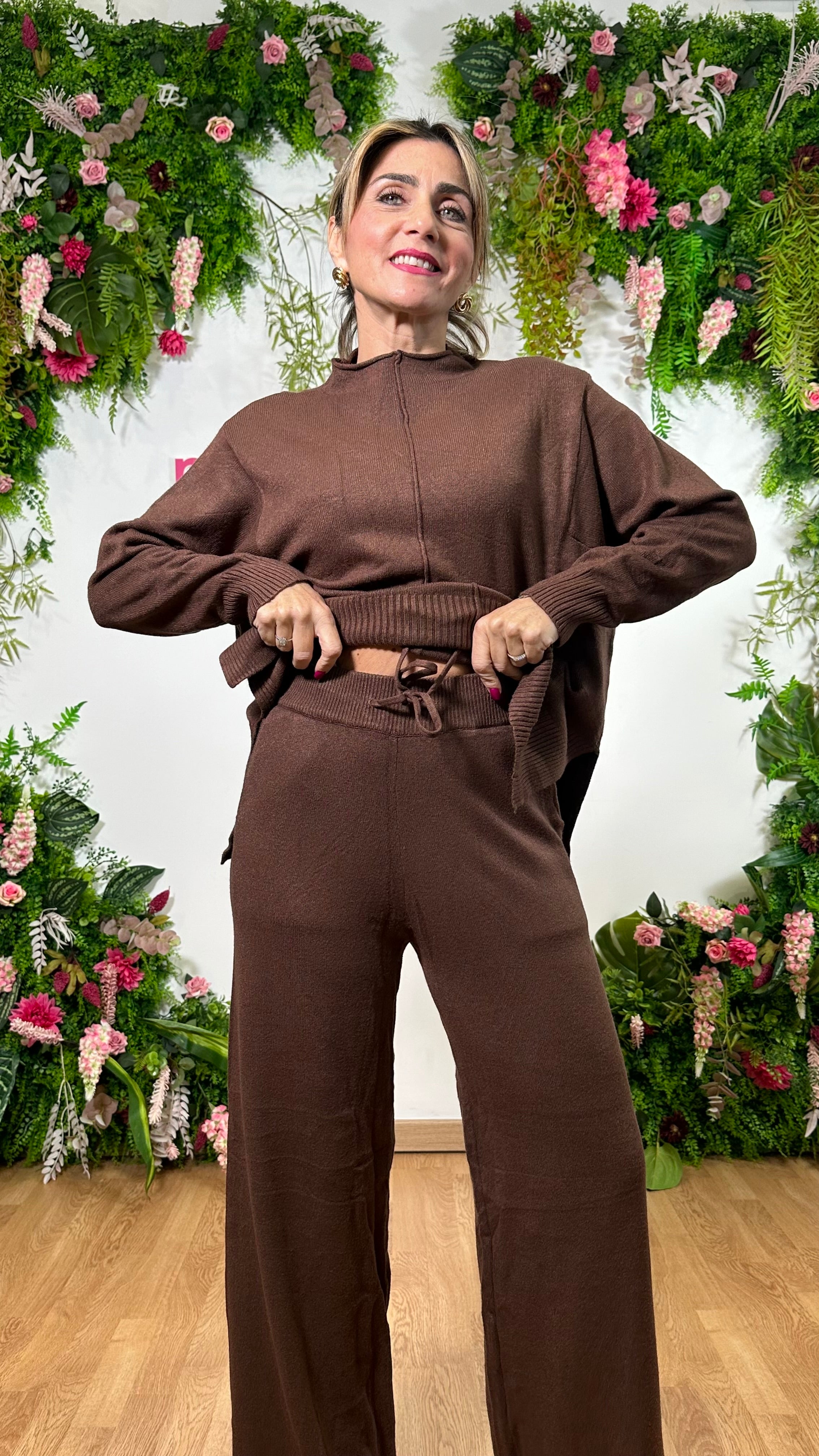 coordinato in maglia  Essential  marrone