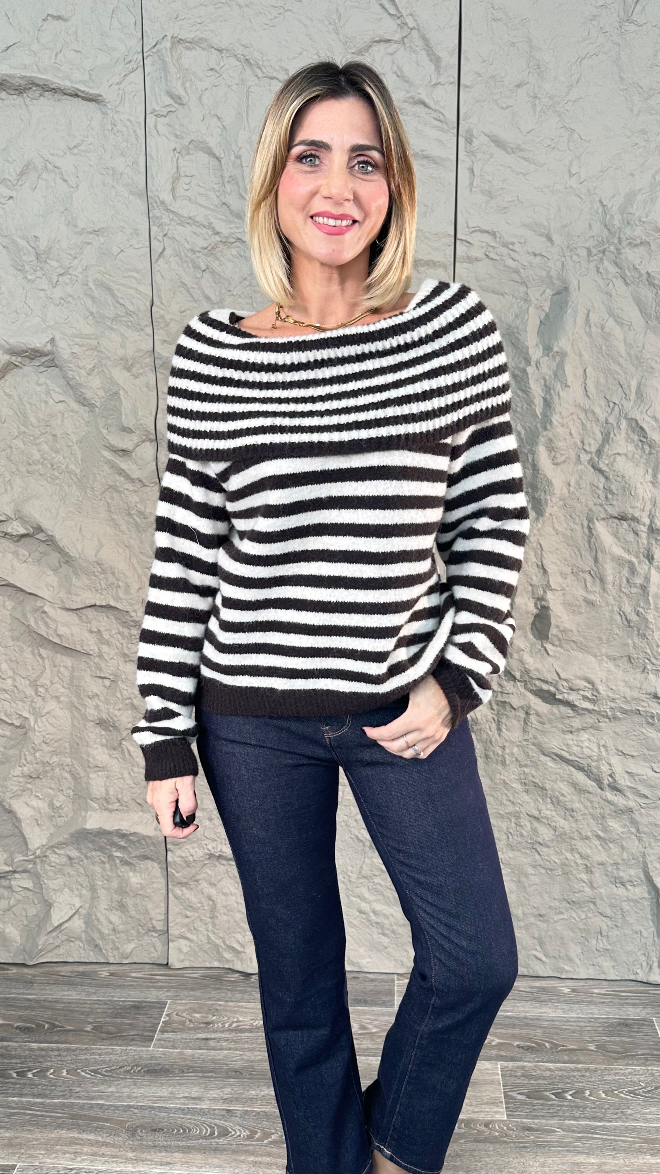 Maglione Scollo a Barca Righe Marrone