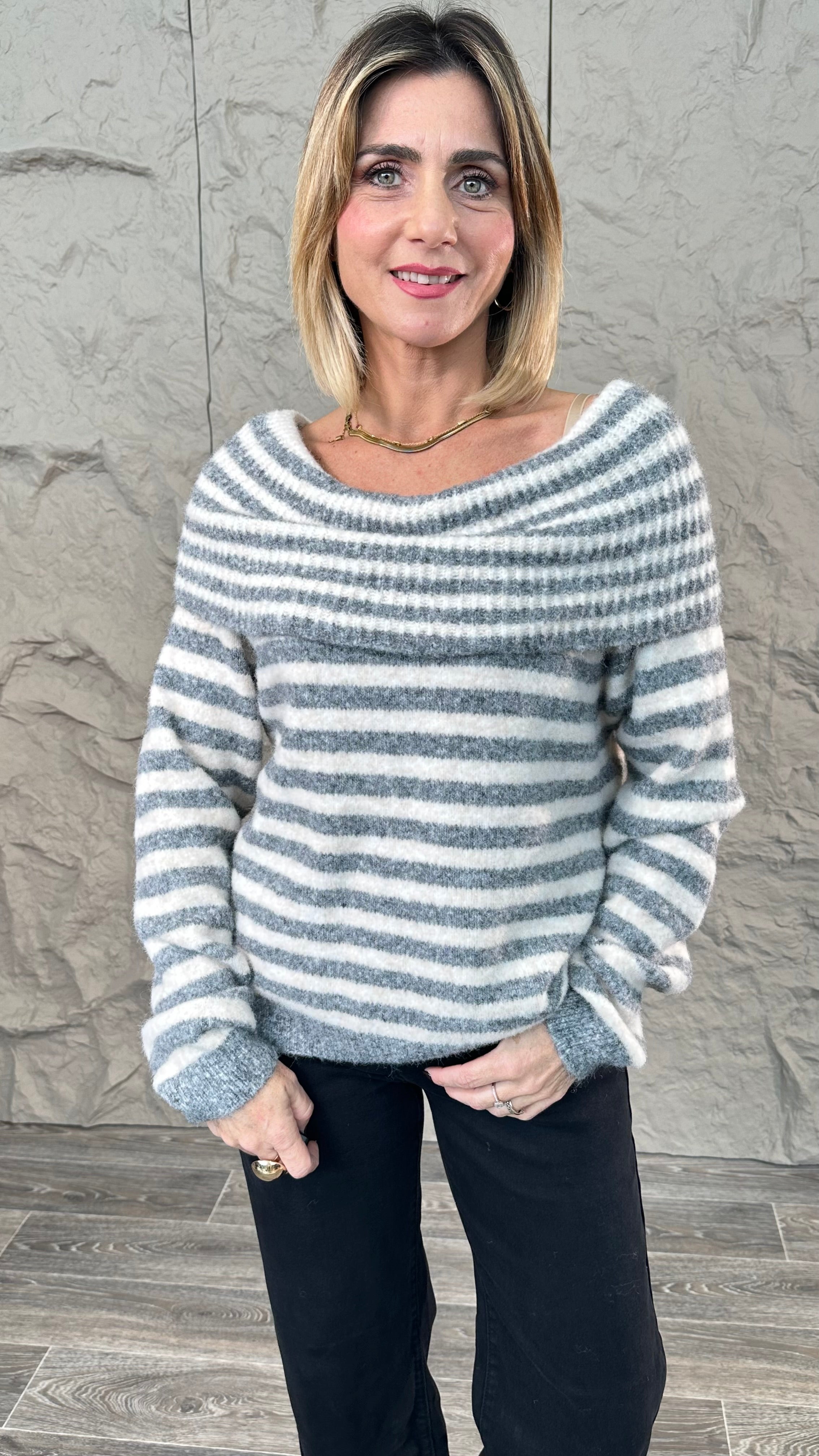 Maglione Scollo a Barca Righe Grigio