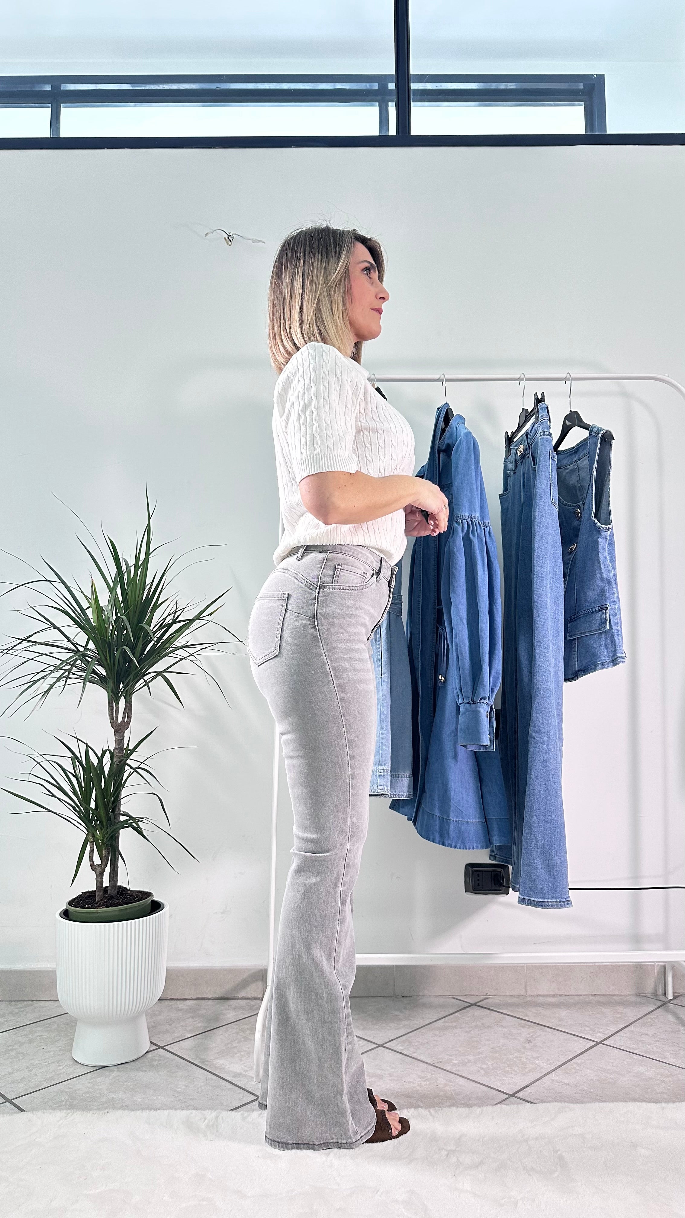 Jeans zampa slanciante push up grigio