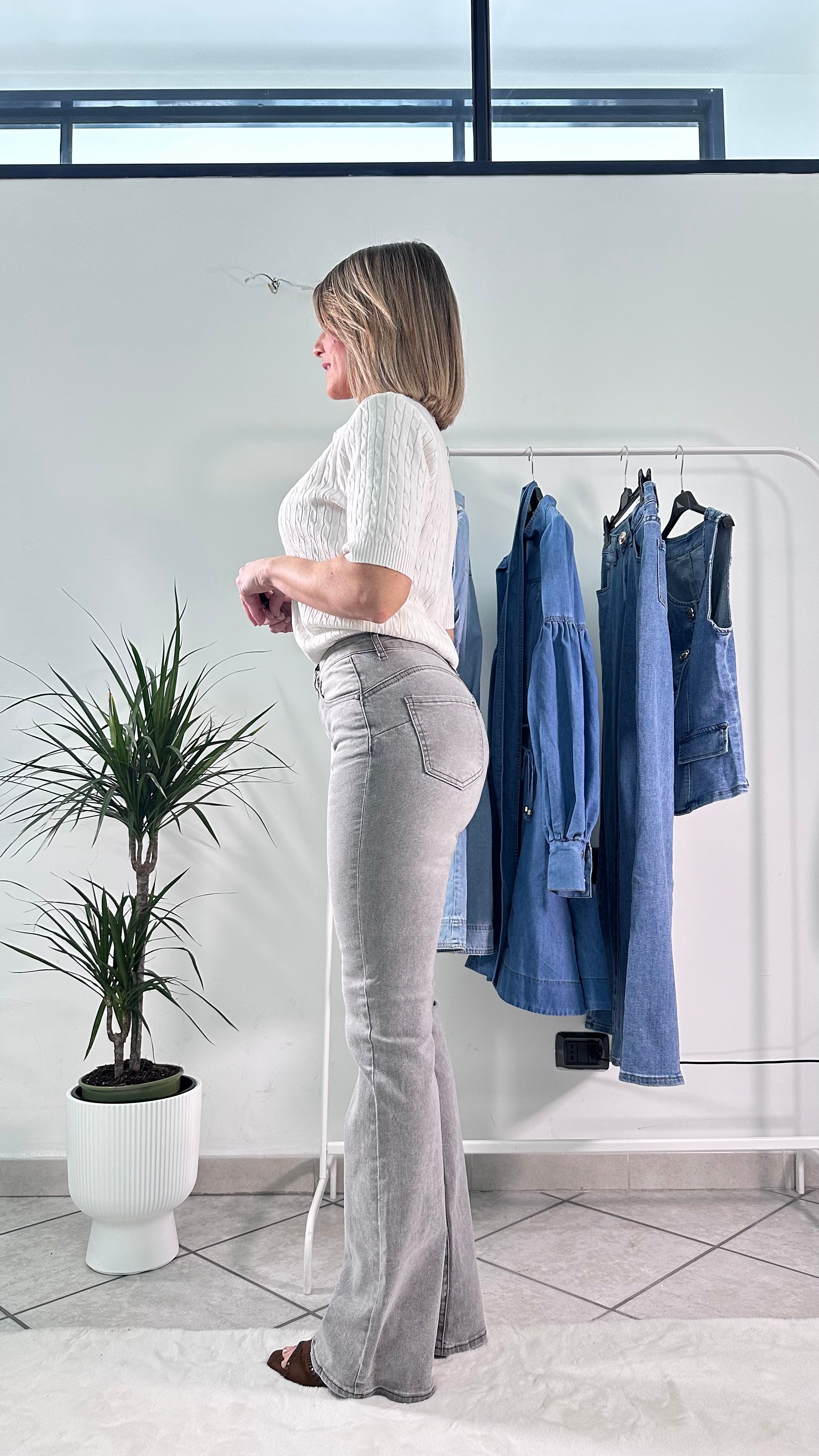 Jeans zampa slanciante push up grigio