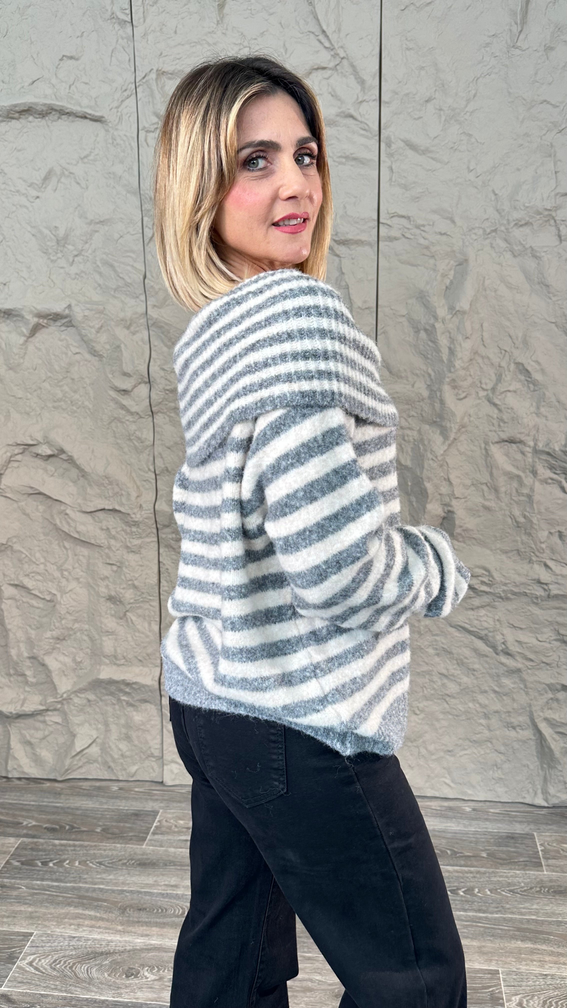 Maglione Scollo a Barca Righe Grigio