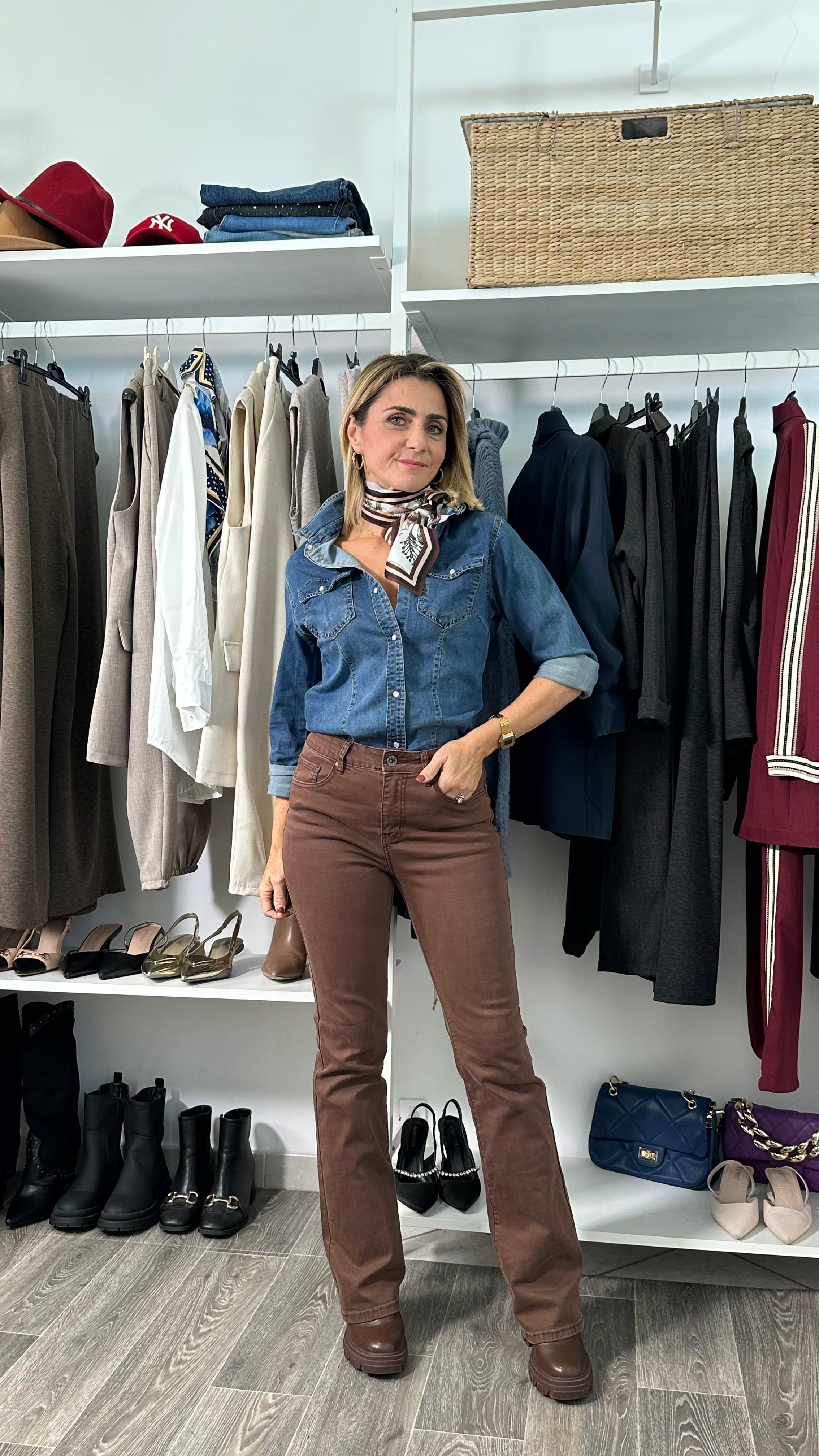 Jeans zampa Push up marrone cioccolato