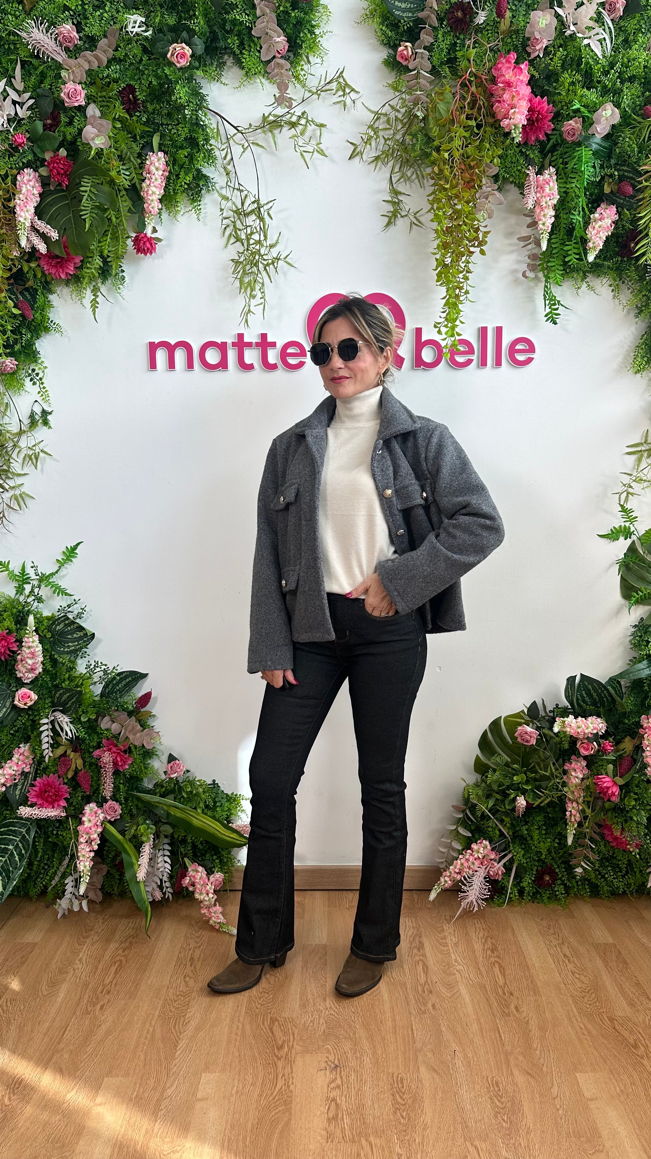 Jeans zampa denim nero push up