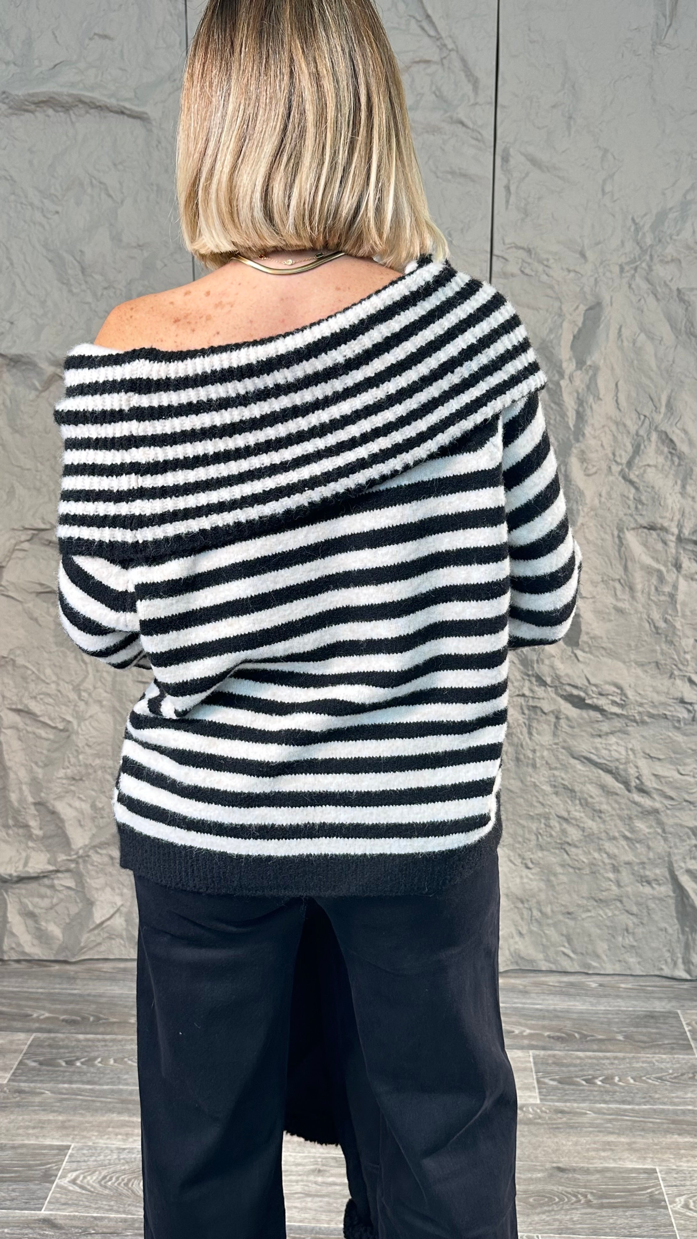 Maglione Scollo a Barca Righe Nero