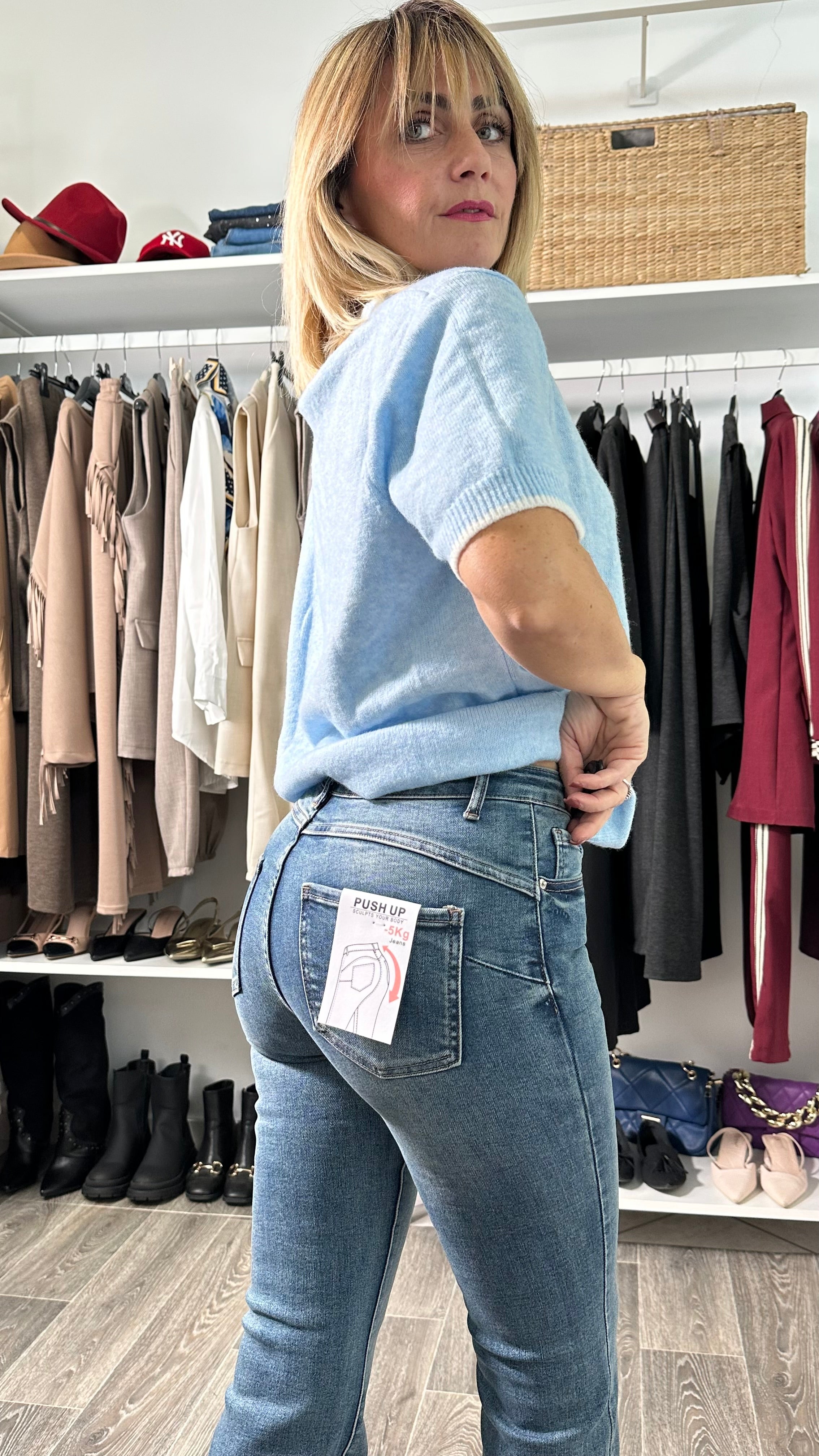 Jeans zampa push up sabbiato