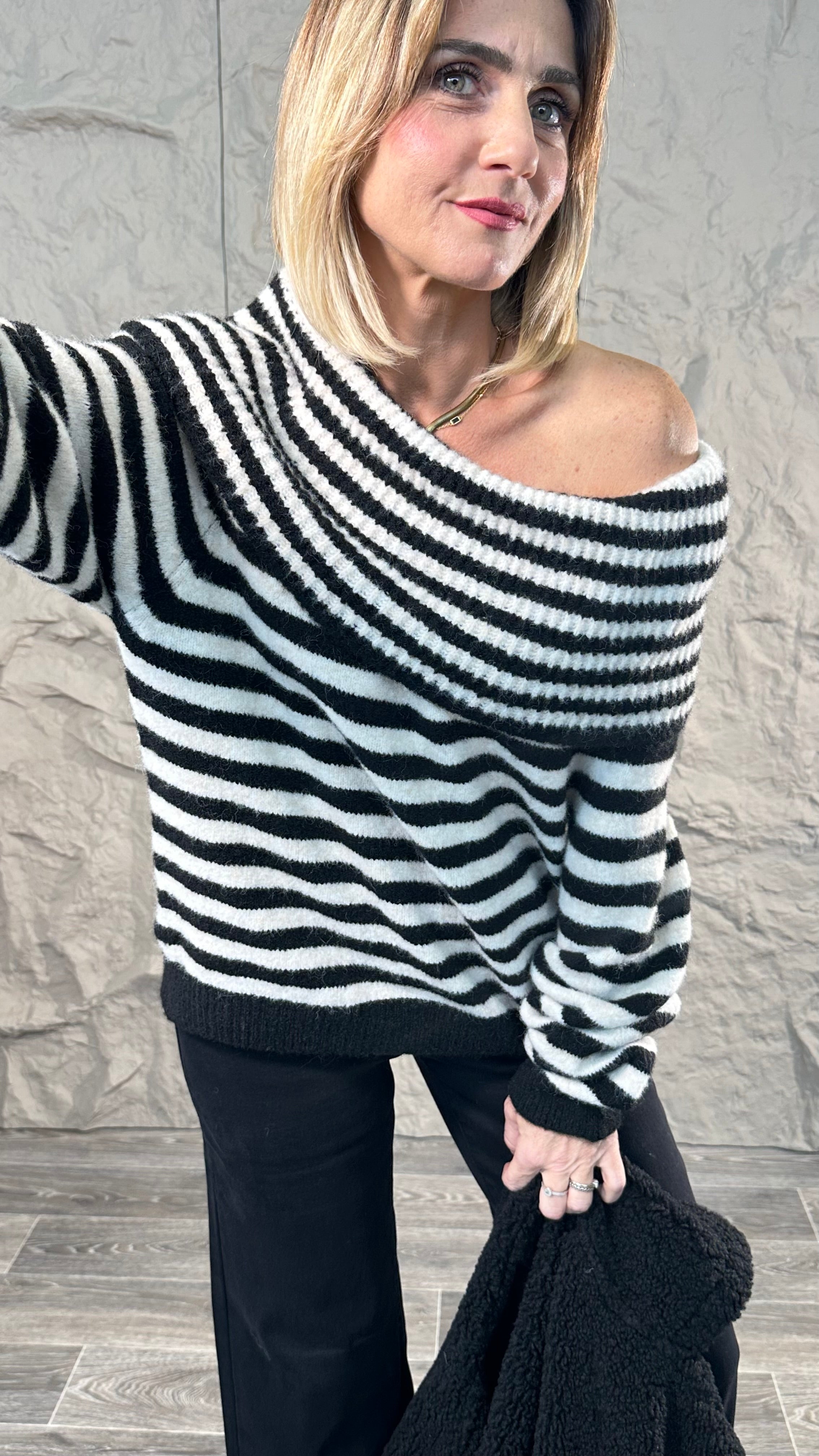 Maglione Scollo a Barca Righe Nero